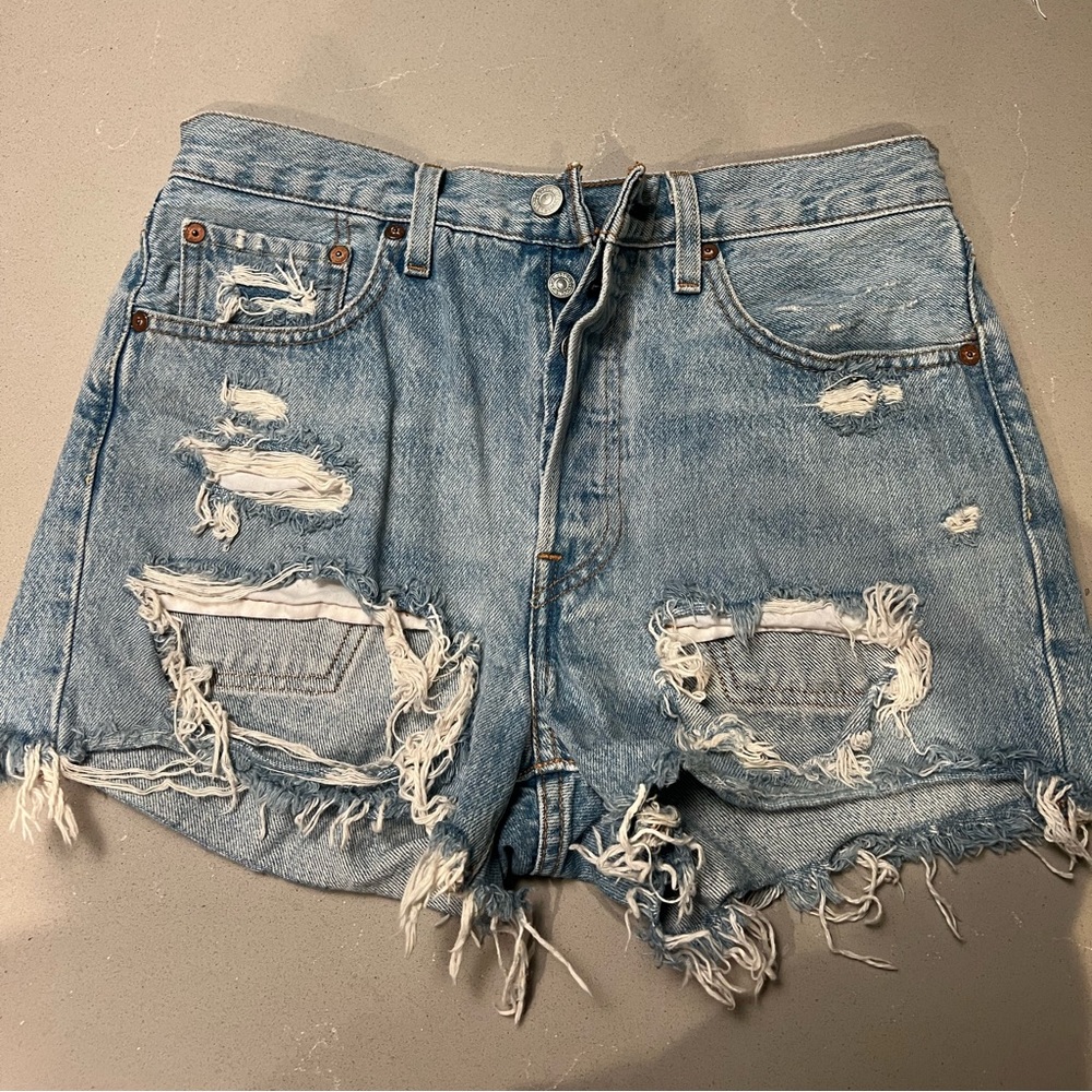Levi 501 jean shorts size 26